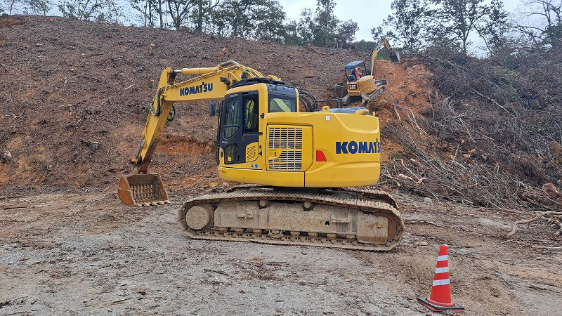 PC228US-10 0.7m3油圧ショベル 配管仕様 ガード 後方小旋回 コマツ komatsu 中古建設機械 写真7（株式会社広建機）
