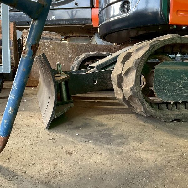 ZX17U-5B 併用配管 87hour ブレード付 ピラニアバケット付き 日立建機 中古建設機械 写真18(株式会社広建機)