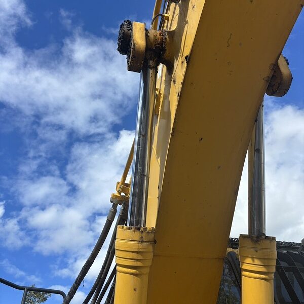 PC228US-10 0.7m3油圧ショベル 配管仕様 ガード 後方小旋回 コマツ komatsu 中古建設機械 写真40（株式会社広建機）
