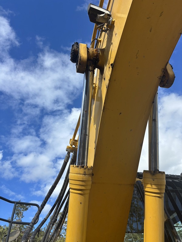 PC228US-10 0.7m3油圧ショベル 配管仕様 ガード 後方小旋回 コマツ komatsu 中古建設機械 写真19（株式会社広建機）