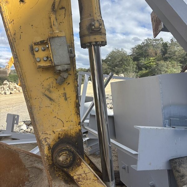 PC228US-10 0.7m3油圧ショベル 配管仕様 ガード 後方小旋回 コマツ komatsu 中古建設機械 写真36（株式会社広建機）
