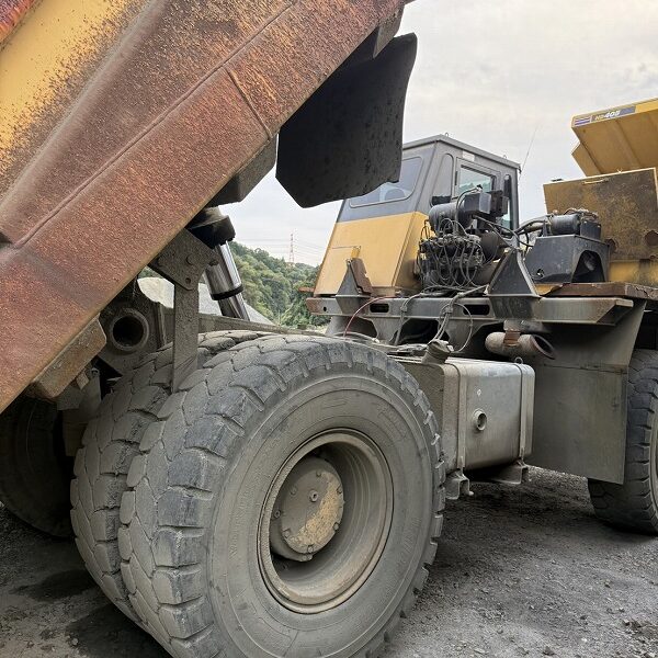 HD255-5 コマツ リジットダンプ 重ダンプ 最大積載25トン 中古建設機械 写真32（株式会社広建機）