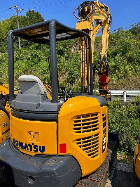 PC35MR-3 ミニモク 旋回式フォーク付き レンタルアップ コマツ 木造解体 内装解体 中古建設機械 写真2（株式会社広建機）