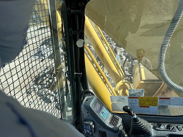 PC210-7 油圧ショベル コマツ製 10600hr 併用配管付き 中古建設機械 写真9（株式会社広建機）