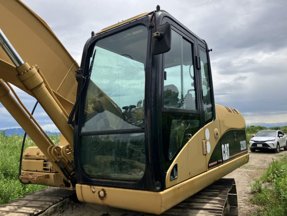 CAT320D ローアワー機 0.7m3油圧ショベル 配管仕様 土木 Excavator キャタピラー 中古建設機械 写真5（株式会社広建機）