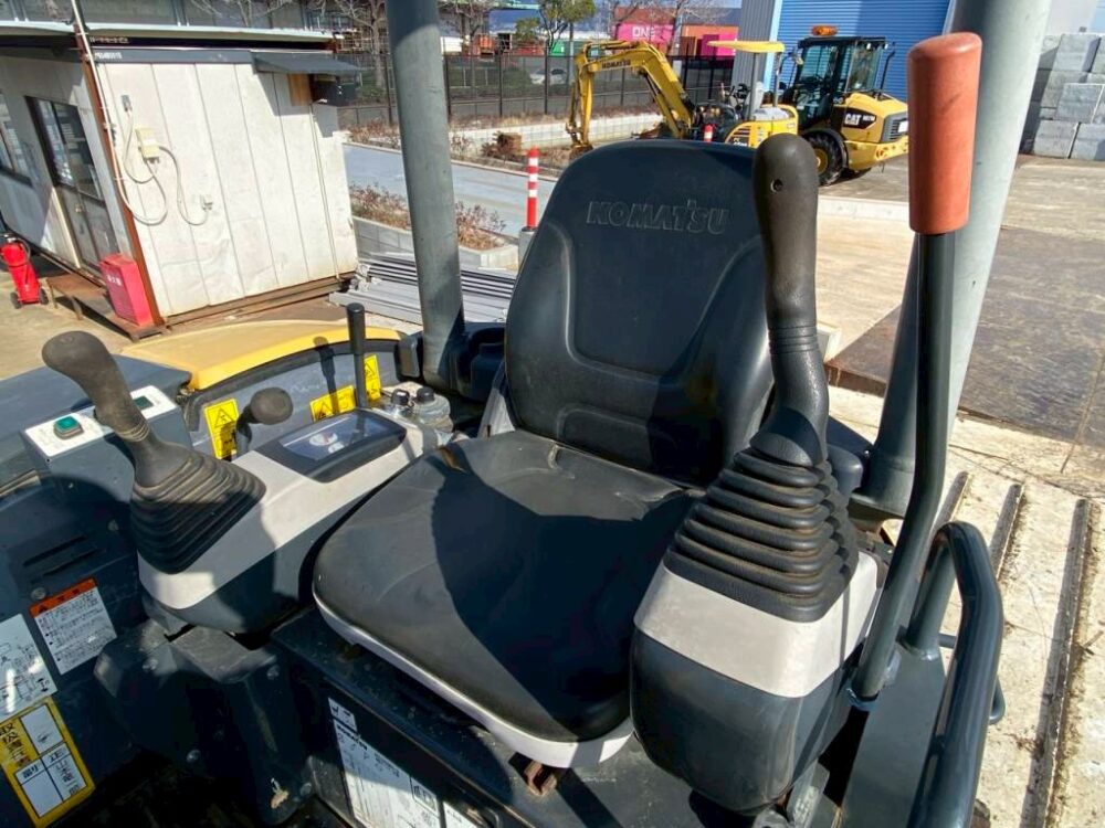 PC35MR-3 ミニモク 室戸製旋回式フォーク付き コマツ 木造解体 内装解体 中古建設機械 写真57（株式会社広建機）