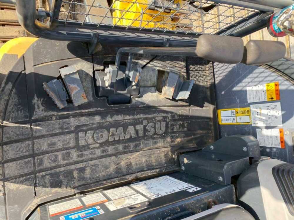 PC35MR-3 ミニモク 室戸製旋回式フォーク付き コマツ 木造解体 内装解体 中古建設機械 写真49（株式会社広建機）