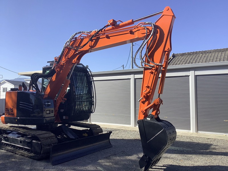 ZX75USK-5B 5本配管仕様 ローアワー 排土板付き バケット 日立建機 中古建設機械 写真1（株式会社広建機）
