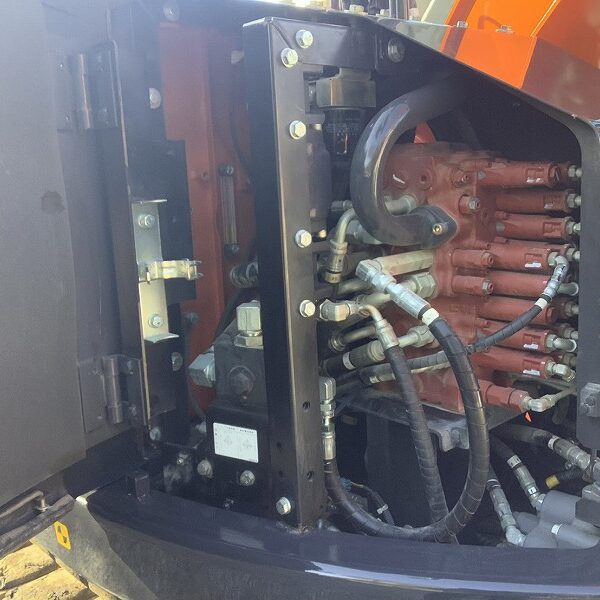 ZX75USK-5B 5本配管仕様 ローアワー 排土板付き バケット 日立建機 中古建設機械 写真40(株式会社広建機)