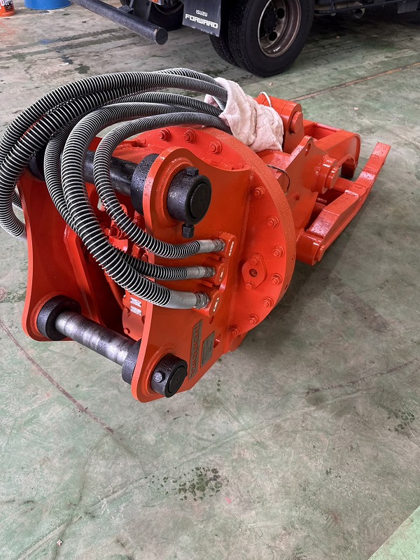 GV-122S 未使用中古機 0.45用旋回フォーク　タグチ工業製 中古建設機械 写真3（株式会社広建機）