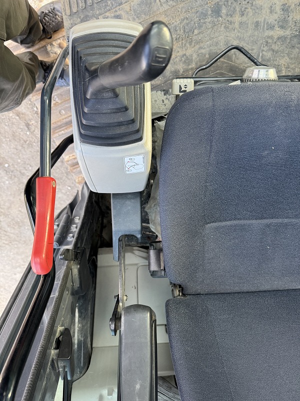 SK210D-10 併用配管 ??マレーシア向け輸出 バケットあり解体仕様機 コベルコ建機 0.7油圧ショベル 中古建設機械 写真8（株式会社広建機）