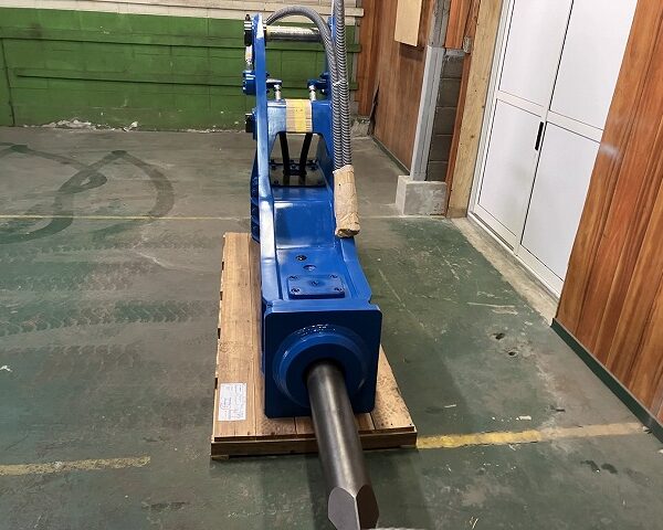 東空販売製 0.7m3用油圧ブレーカー  新品 超低騒音 TNB-151LU2-US Hydraulic Breaker 中古建設機械 写真12（株式会社広建機）