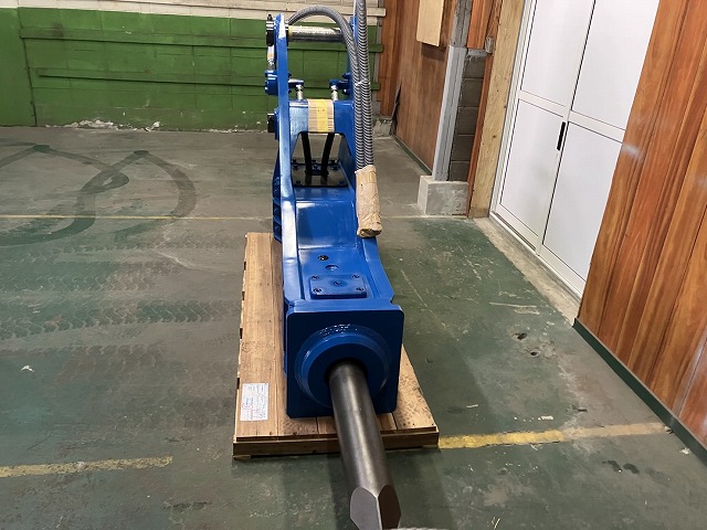 東空販売製 0.7m3用油圧ブレーカー  新品 超低騒音 TNB-151LU2-US Hydraulic Breaker 中古建設機械 写真3（株式会社広建機）