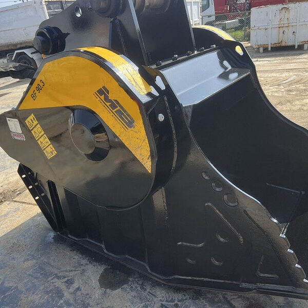 MBバケットクラッシャー 1.2m3用 BF90.3 高年式 1現場のみ使用 中古建設機械 写真9(株式会社広建機)