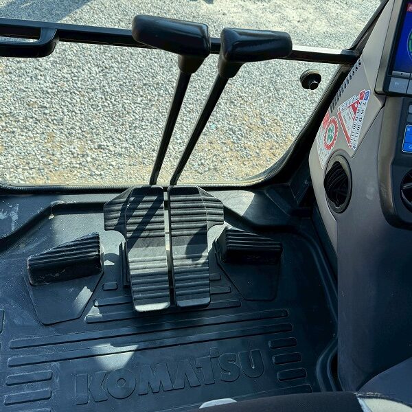 コマツハイブリッド 0.7m3 HB205-2 ベトナム行き?? クレーン仕様機2.9ton 2014year 配管なし 中古建設機械 写真79（株式会社広建機）