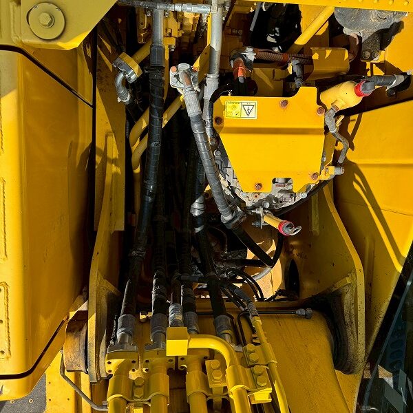 コマツハイブリッド 0.7m3 HB205-2 ベトナム行き?? クレーン仕様機2.9ton 2014year 配管なし 中古建設機械 写真76（株式会社広建機）