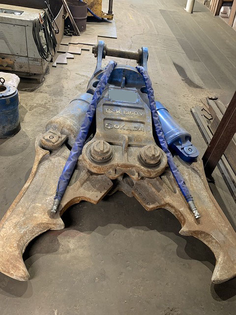 TSW1350V-F 1.2m3用大割機 オカダアイヨン製  concrete crusher 中古建設機械 写真1（株式会社広建機）