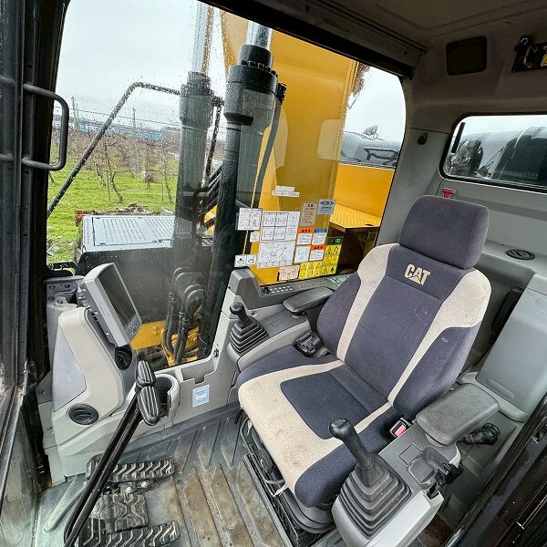 CAT320ERR-2  配管仕様 土木 認定中古車 キャタピラー ワイドシュー 標準シュー バケット付 0.7油圧ショベル 中古建設機械 写真79（株式会社広建機）