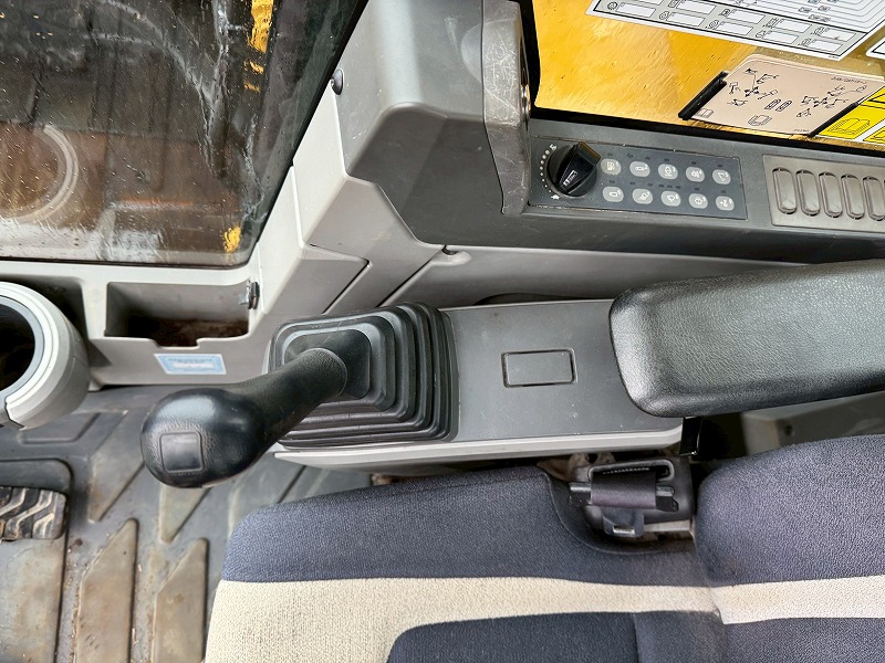 CAT320ERR-2  配管仕様 土木 認定中古車 キャタピラー ワイドシュー 標準シュー バケット付 0.7油圧ショベル 中古建設機械 写真38（株式会社広建機）