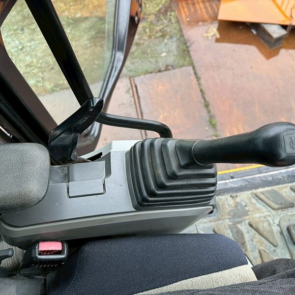 CAT320ERR-2  配管仕様 土木 認定中古車 キャタピラー ワイドシュー 標準シュー バケット付 0.7油圧ショベル 中古建設機械 写真50（株式会社広建機）