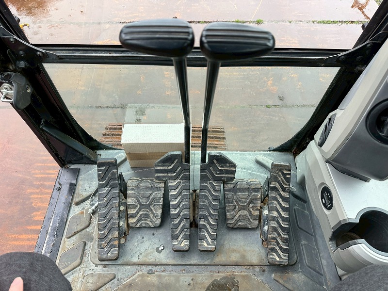 CAT320ERR-2  配管仕様 土木 認定中古車 キャタピラー ワイドシュー 標準シュー バケット付 0.7油圧ショベル 中古建設機械 写真6（株式会社広建機）