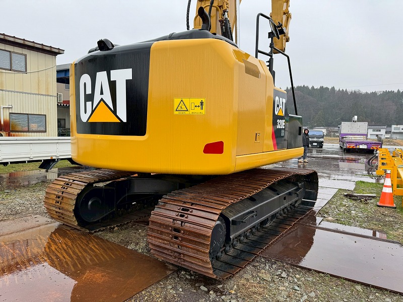 CAT320ERR-2  配管仕様 土木 認定中古車 キャタピラー ワイドシュー 標準シュー バケット付 0.7油圧ショベル 中古建設機械 写真2（株式会社広建機）