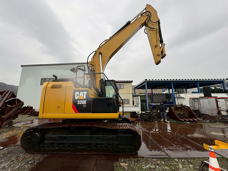 CAT320ERR-2  配管仕様 土木 認定中古車 キャタピラー ワイドシュー 標準シュー バケット付 0.7油圧ショベル 中古建設機械 写真1（株式会社広建機）
