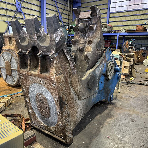 OSC-200MB 0.7用電磁マグ付き小割機 整備品 オカダアイヨン okada aiyon magnet crusher 中古建設機械 写真15(株式会社広建機)