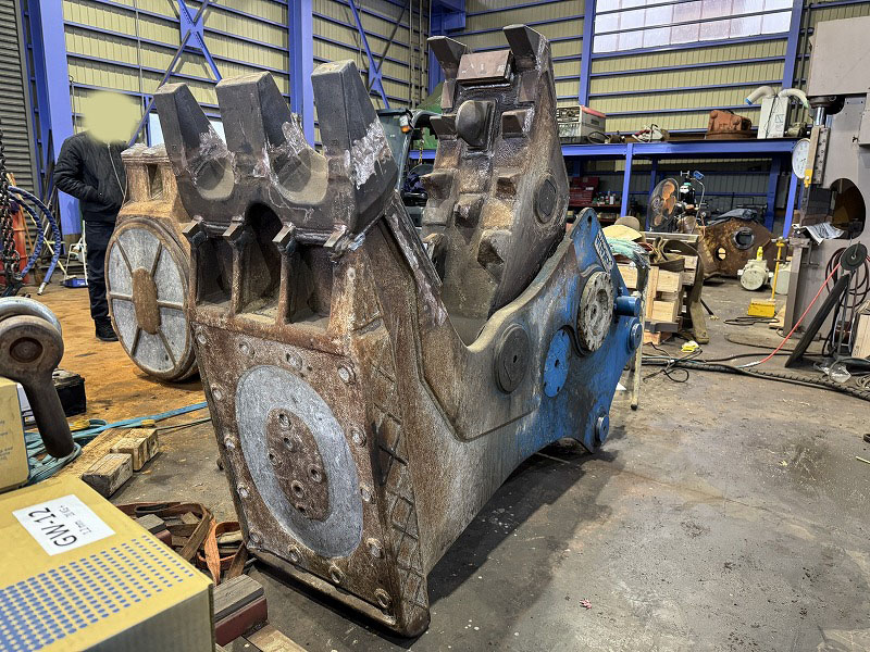 OSC-200MB 0.7用電磁マグ付き小割機 整備品 オカダアイヨン okada aiyon magnet crusher 中古建設機械 写真1（株式会社広建機）