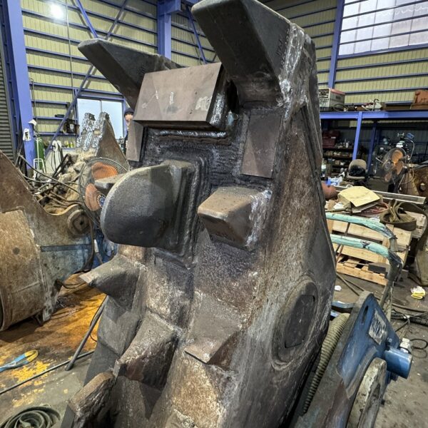 OSC-200MB 0.7用電磁マグ付き小割機 整備品 オカダアイヨン okada aiyon magnet crusher 中古建設機械 写真27(株式会社広建機)