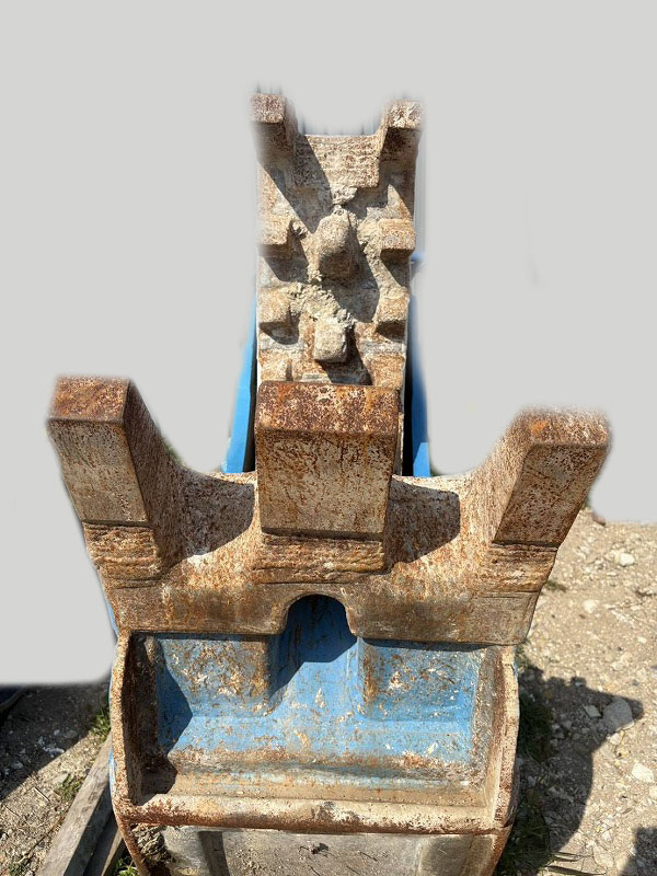 OSC-200PA 0.7用 電気配線不要の永磁マグ付小割機 オカダアイヨン okada aiyon magnet crusher 中古建設機械 写真3（株式会社広建機）