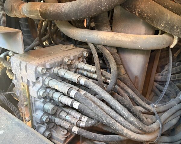 ZX225USRK-5B  クレーン仕様 5本配管 後方小旋回 油圧ショベル解体仕様機 中古建設機械 写真81（株式会社広建機）