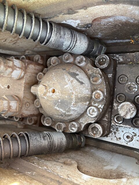 古河ロックドリル製 0.7m3用ブレーカー Fxj275 2022年式 中古建設機械 写真6（株式会社広建機）