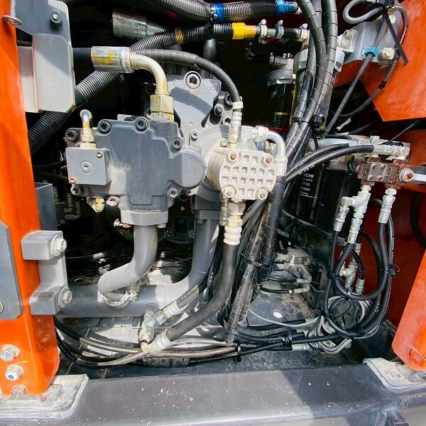ZX500LCK-6 2ピースブーム 5本配管 SEカプラー スケルトンバケット付き TSRC1300V-FH付属 高年式 キャタ油圧拡縮式 中古建設機械 写真18(株式会社広建機)
