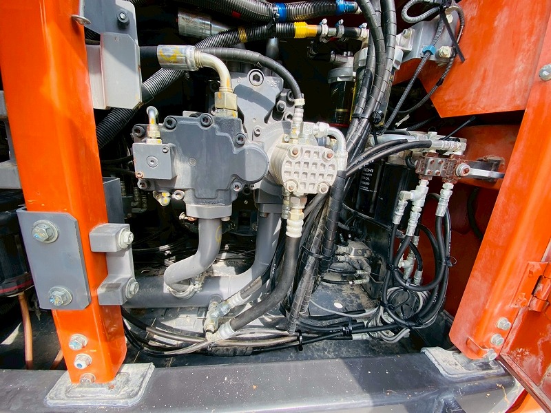 ZX500LCK-6 2ピースブーム ５本配管 SEカプラー スケルトンバケット付き TSRC1300V-FH付属 高年式 キャタ油圧拡縮式 中古建設機械 写真7（株式会社広建機）