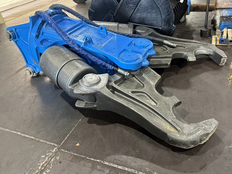 TSWB1100V-F 0.7m3用大割機 オカダアイヨン OKADAAIYON 中古建設機械 写真2（株式会社広建機）
