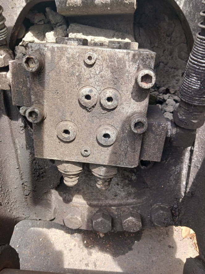 古河ロックドリル 0.7用大割機 VX235 2016年式 FURUKAWA 中古建設機械 写真7（株式会社広建機）