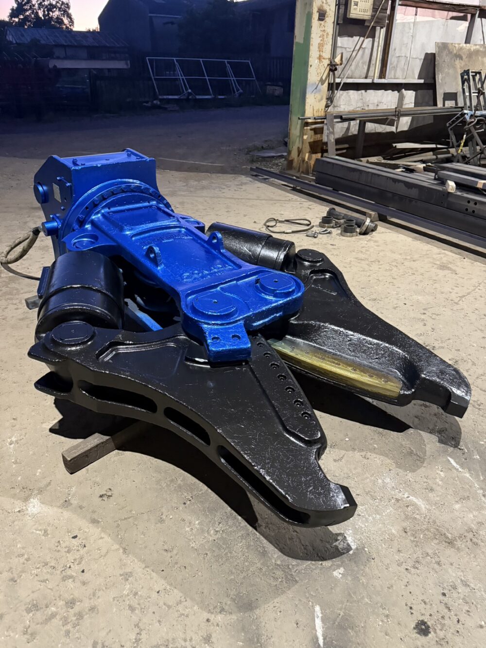 TS-WB600CV-ARTS旋回 0.7用円弧刃鉄骨カッター 全塗装整備品?ダブルシリンダー オカダアイヨン 2023年9月製造 現行モデル 中古建設機械 写真6（株式会社広建機）