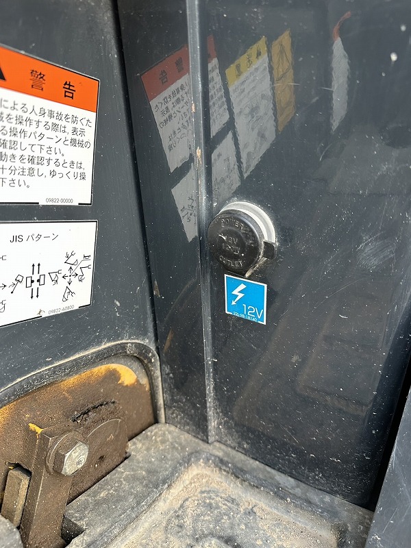 PC30UU-6 オフセットブーム クレーン仕様 排土板付き 標準バケット 程度良好 1960hour 中古建設機械 写真12（株式会社広建機）