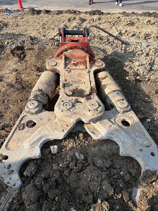 NPK SV140 0.45m3用大割機 現行モデル 日本ニューマチック工業 中古建設機械 写真1（株式会社広建機）