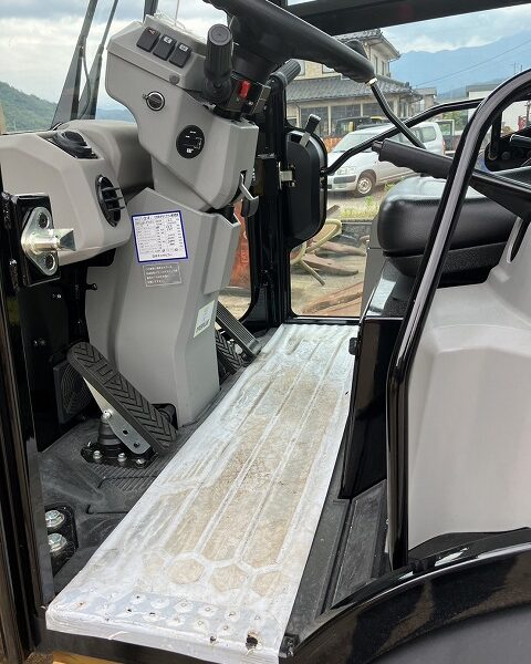 901C2 ホイールローダー キャビン付き ローアワー極上品 162hr CAT製 タイヤショベル 中古建設機械 写真19(株式会社広建機)