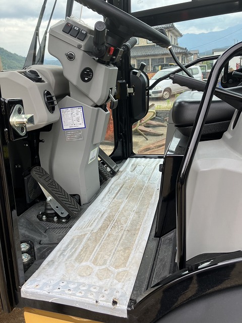 901C2 ホイールローダー キャビン付き ローアワー極上品 162hr CAT製 タイヤショベル 中古建設機械 写真9（株式会社広建機）