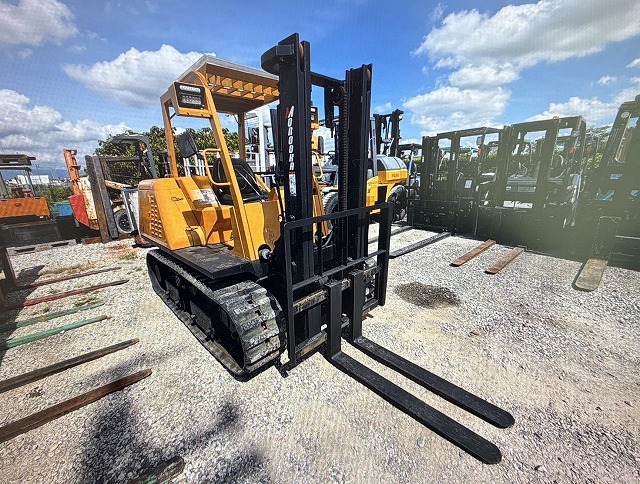 MFD-20 1830hour 2t キャタフォークリフト  諸岡製 2017年製 中古建設機械 写真2（株式会社広建機）