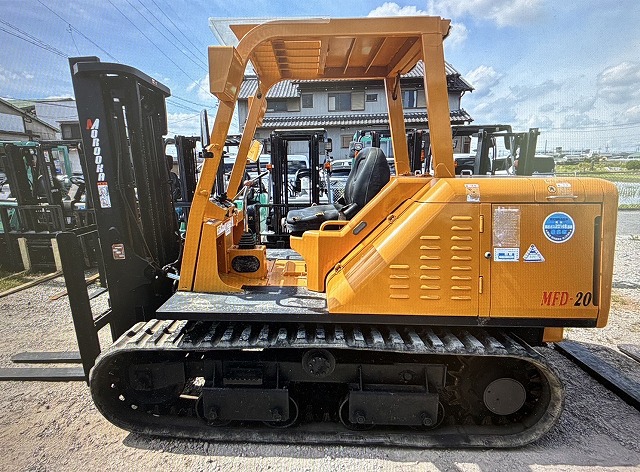 MFD-20 1830hour 2t キャタフォークリフト  諸岡製 2017年製 中古建設機械 写真1（株式会社広建機）