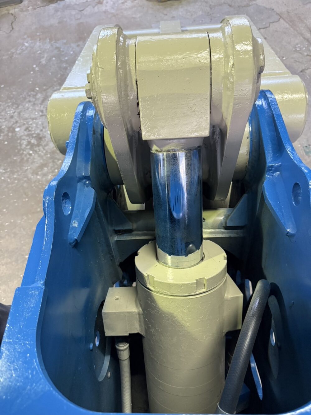 ASG-130R 0.45用旋回フォーク  全塗装済み 2022年式 オカダアイヨン製 中古建設機械 写真10（株式会社広建機）