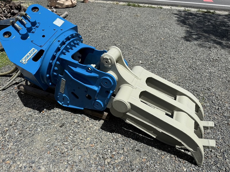 ASG-130R 0.45用旋回フォーク  全塗装済み 2022年式 オカダアイヨン製 中古建設機械 写真2（株式会社広建機）